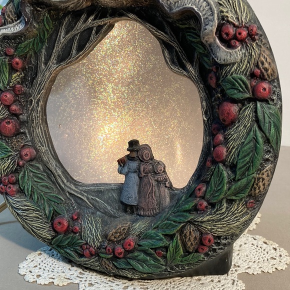 Vintage Ceramic Holiday Wreath Light With Bow And Berries - Picture 6 of 16